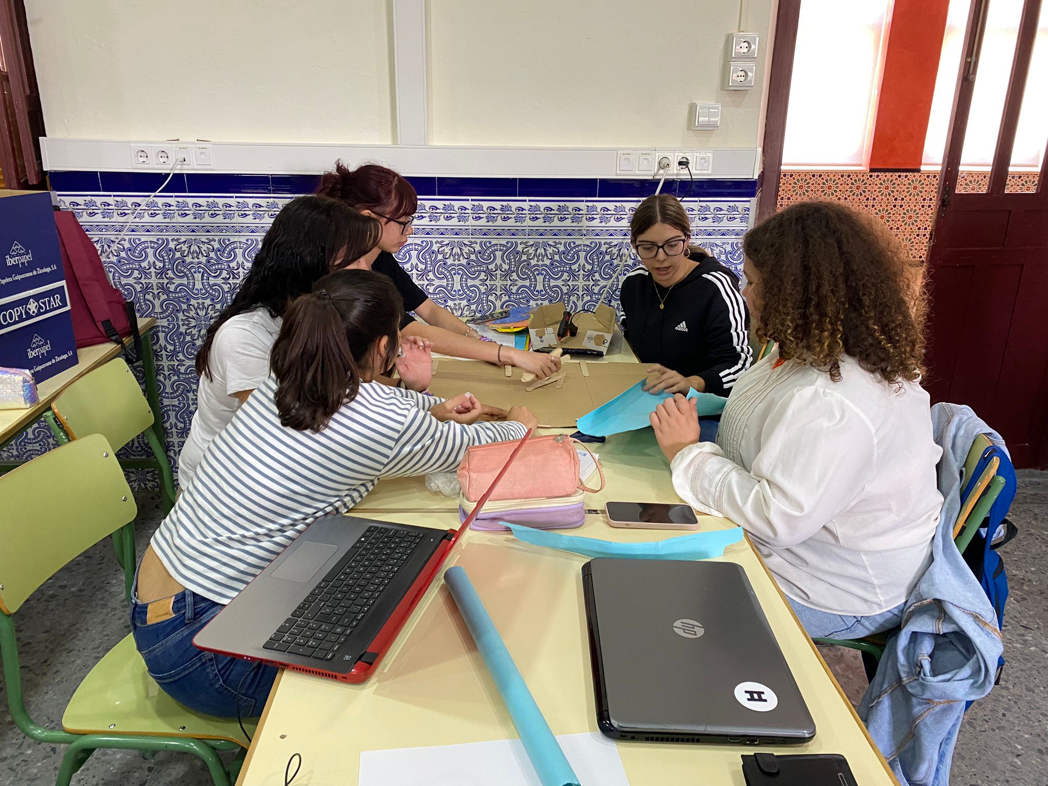 Estudiantes trabajando